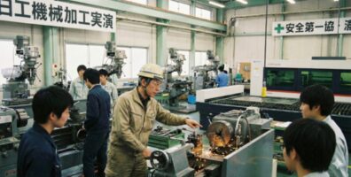 神奈川県川崎市多摩区｜大学の技能・授業支援員（高時給2,100円・寮あり・駅チカ）